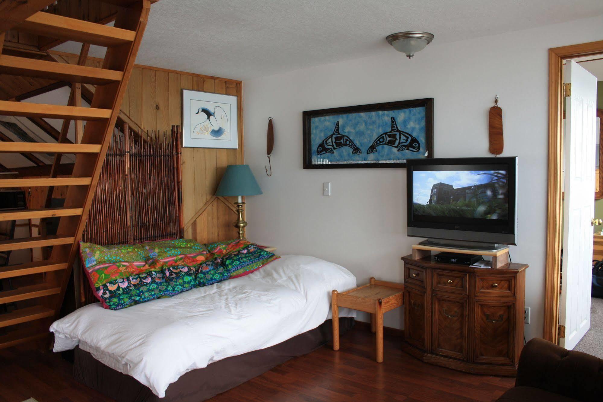 Orca Lodge Sointula Bagian luar foto
